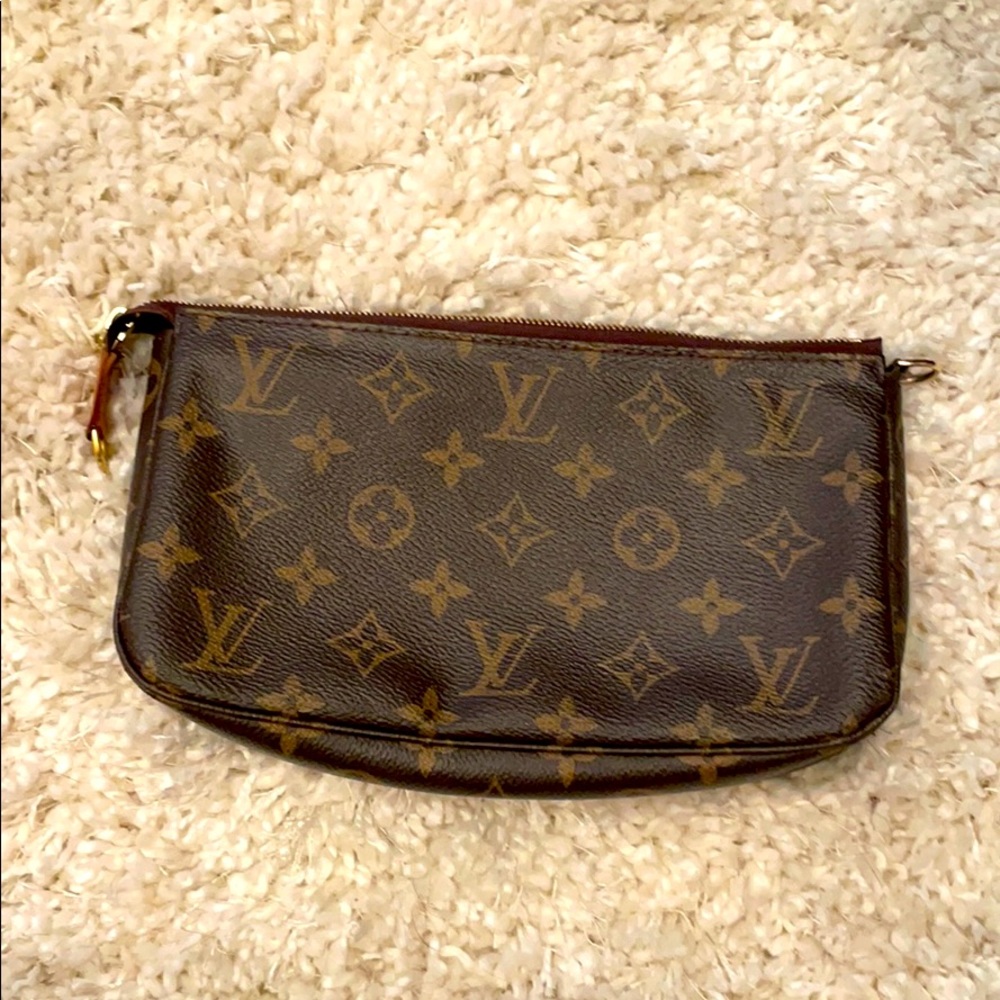 Luis Vuitton pouchette